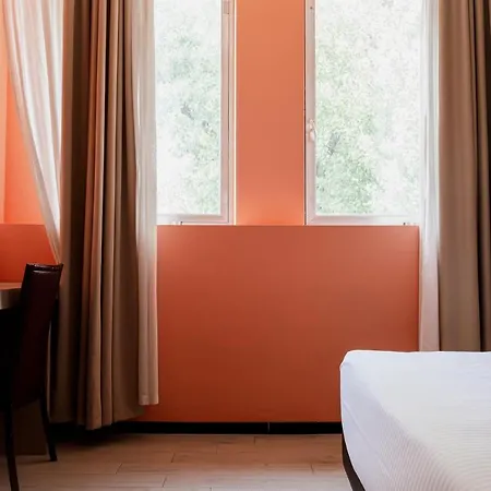 Hotel Queen *